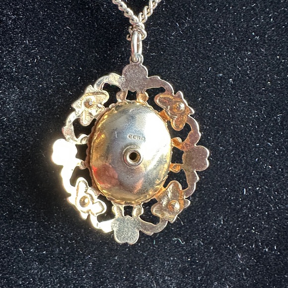 Vintage CORO Pendant Costume Jewelry with 14” chain - Picture 2 of 10